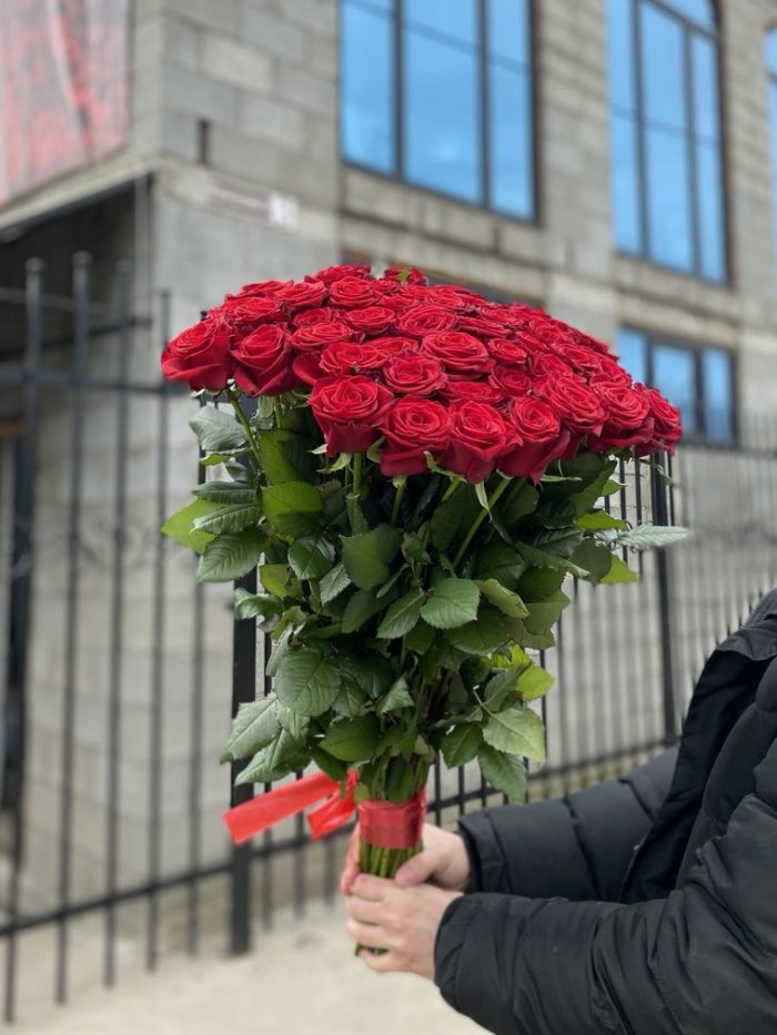 51 червона троянда